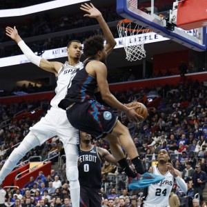 东方6 1-官网MVP榜：SGA约基奇前2 坎宁安升第3 文班升第4 东契奇跌至第5